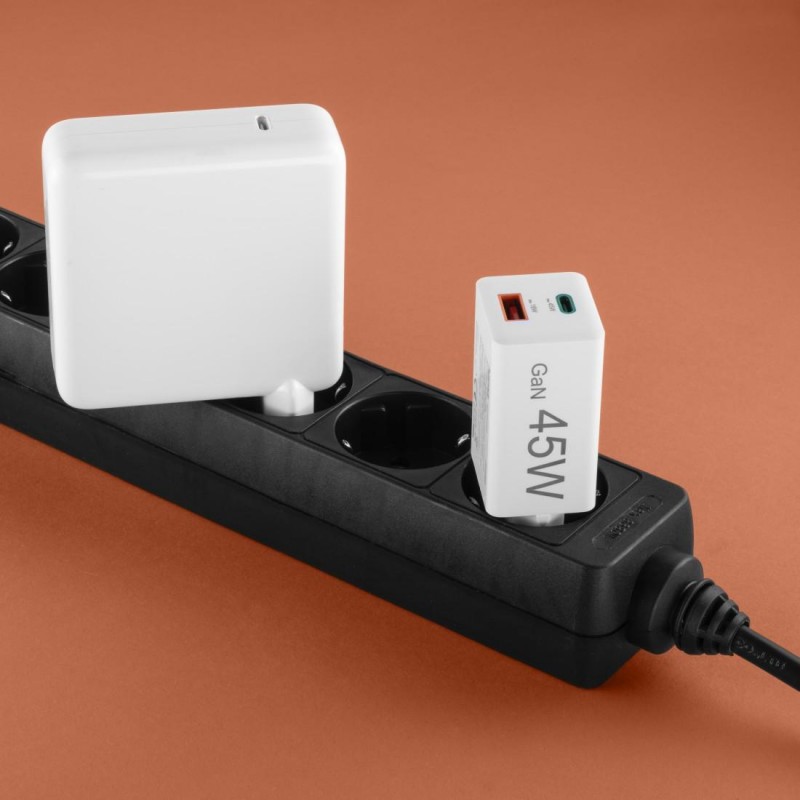 HAMA Бързо мини зарядно, 45 W, 1x USB-C - 1x USB-A, PD, бяло, HAMA-201993