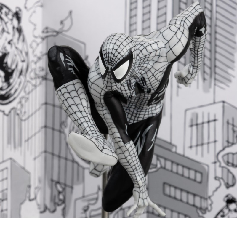 Фигурка FMarvel Spider-Man (Line Art) 1:10th Scale Collectible with Scene (Spider-Man #6) Gold Label