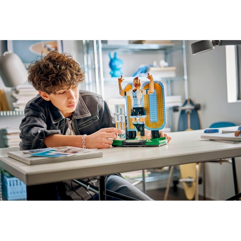 LEGO Football Legend: Lionel Messi – Soccer Legend (43015)